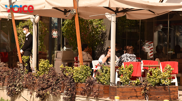 Restoran ve kafeler dış mekân oturma alanlarında hizmet vermeye başladı