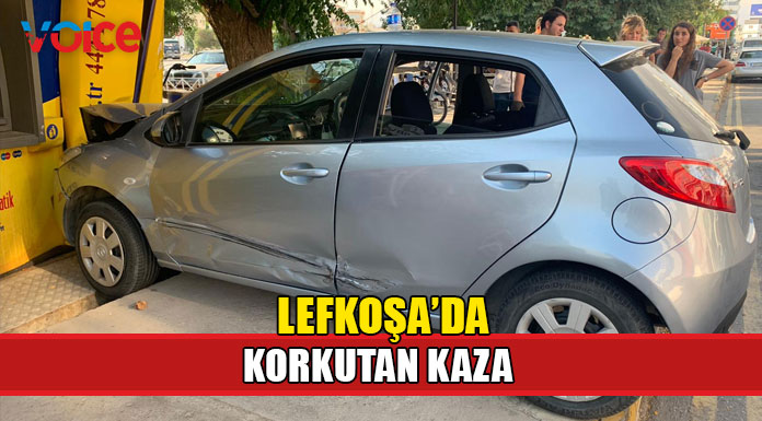 Çarpmanın etkisiyle savrulan araç ATM'ye çarparak durabildi!