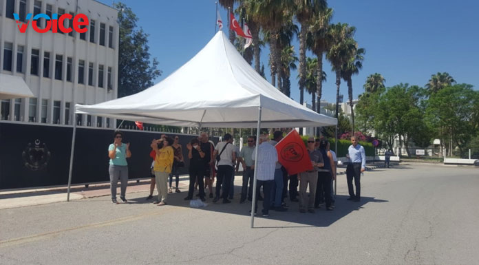 CTP set up a tent in front of the Prime Ministry building