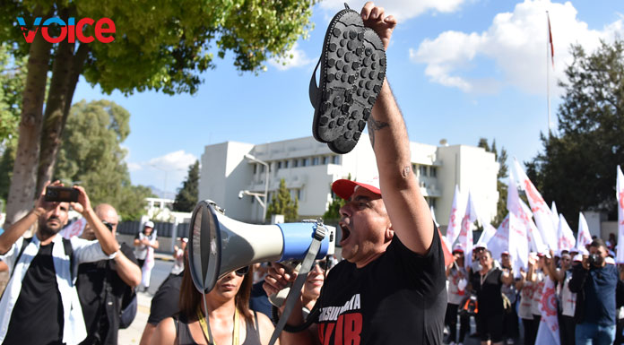 Kamu İş member caretakers protested in front of the parliament!