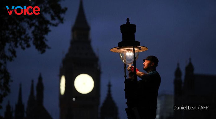 Campaigners save London's historic gas lamps