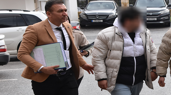 Lefkoşa'daki bir iş yerinde çok sayıda gümrüksüz mal!