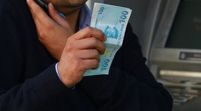 Kendini polis olarak tanıtarak bir kişiyi dolandırdı