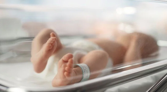 Beşik yerine fırında uyutulan bebek hayatını kaybetti!