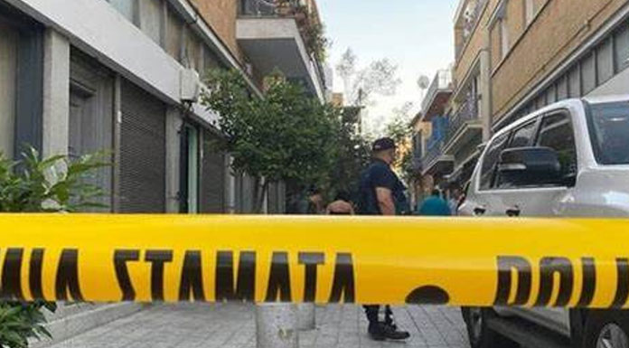 Motosiklete giden adama üç el ateş edildi