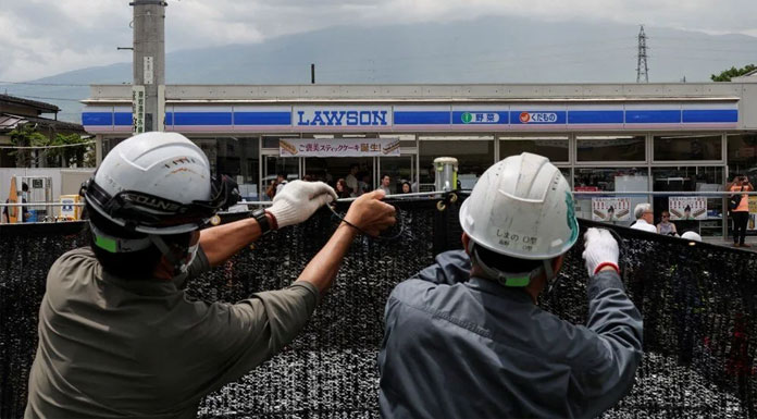 Fuji Dağı manzarası branda ile kapatıldı