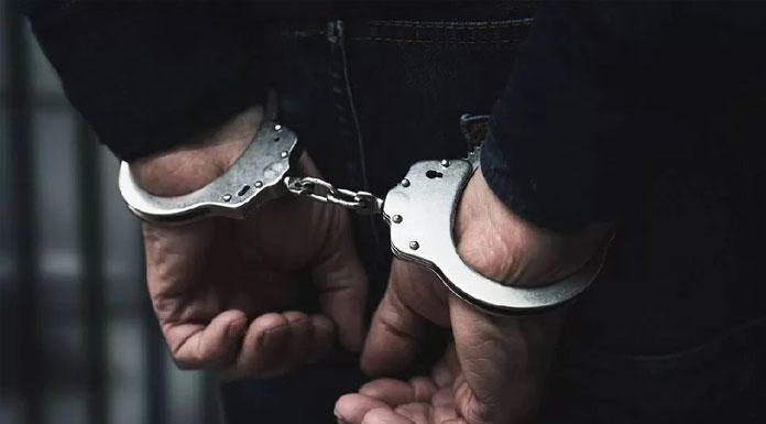Üç alkollü kişi tutuklandı, ikisinin ikamet izinsiz olduğu anlaşıldı