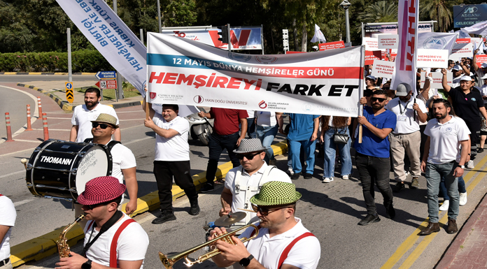 Hemşireler, Lefkoşa’da “Hemşireyi Fark Et” sloganıyla yürüdü