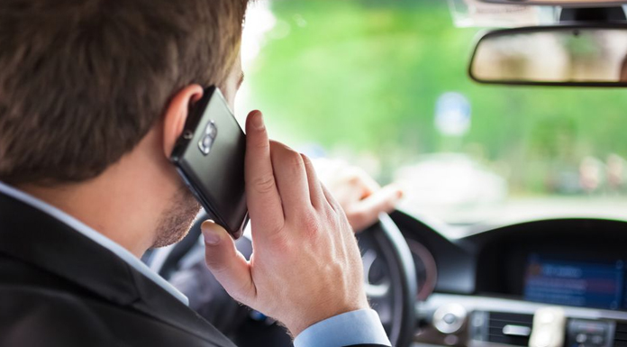Direksiyon başında cep telefonu kullanmak en yaygın suç