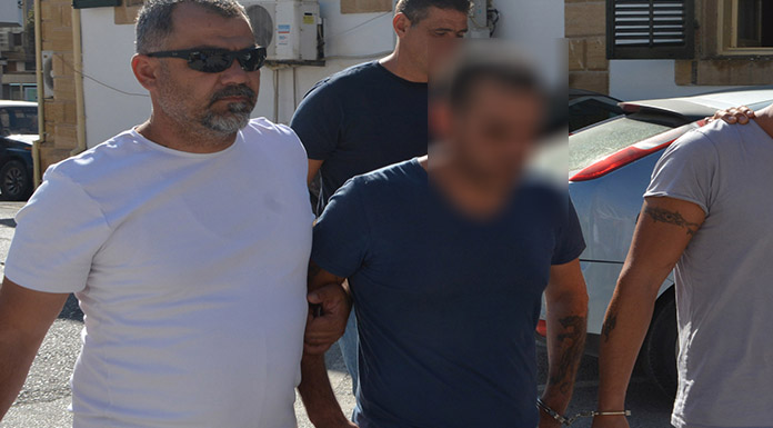 Mahkemede taşkınlık yapan zanlı suçuna suç ekledi!