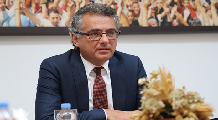 Erhürman "Hristodulidis'e dilediği enstrümanı hoyratça kullanma olanağını sunmaya devam ediyorlar"