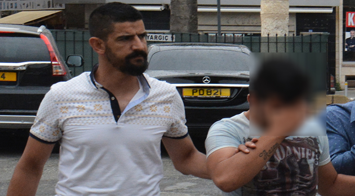 Polisleri görünce kaçmaya çalıştı!