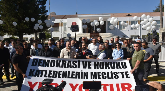 13 sendika erken seçim talep etti, Dinçyürek’e istifa çağrısında bulundu