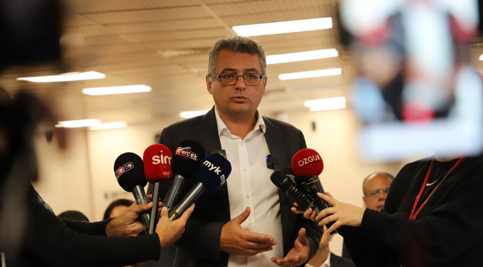 Erhürman "Mecliste yaşananlar koltuk kavgası değil, hükümet krizidir"