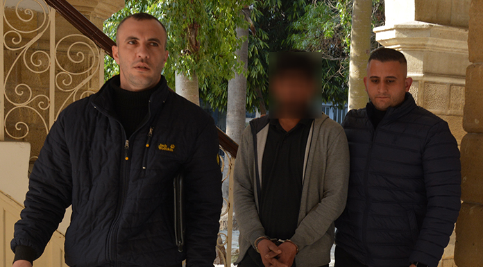 Şüpheli hareketleri ele verdi!