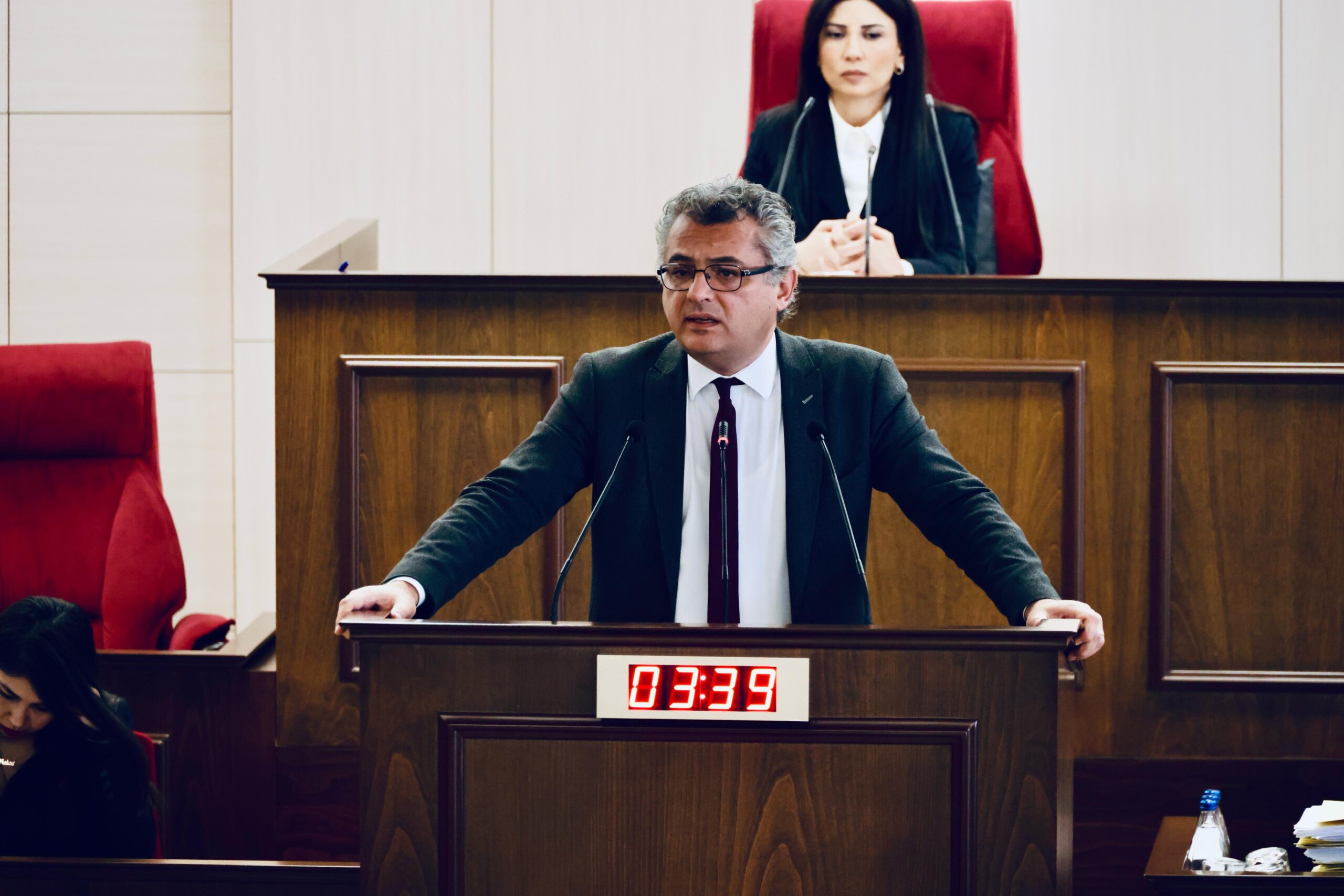 Erhürman “İnsanları karşı karşıya getirdiniz, çocukları birbirine kırdırdınız"