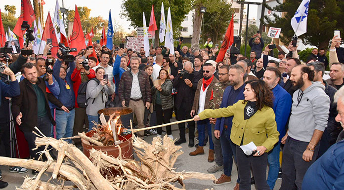 Eylem ateşi Meclis önünde yandı