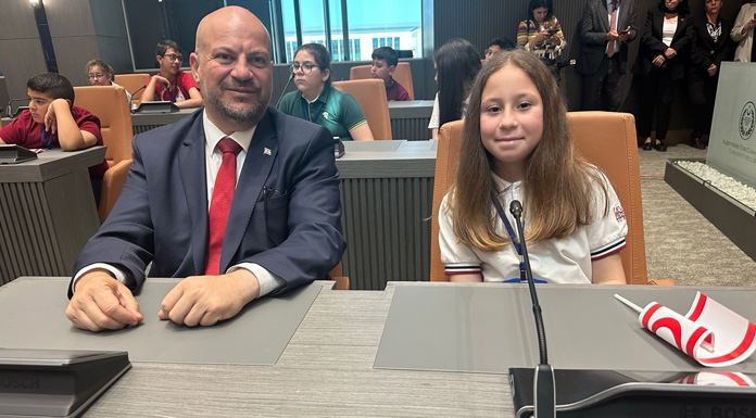 Küçük "23 Nisan halkın iradesine dayalı egemenliğin ve çocukların toplumdaki değerinin simgesidir"
