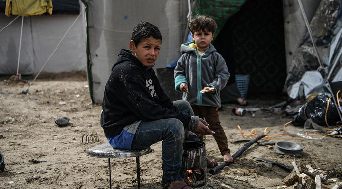 UNRWA Genel Komiseri Lazzarini: Gazze'de çocuklar açlıktan ölüyor