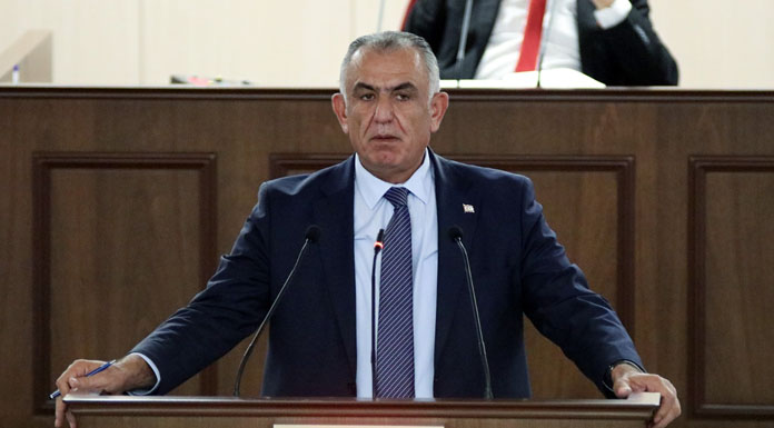 Çavuşoğlu “Sendikalar halen diyalog kurmaya hazırsa biz de hazırız ama kimse bize tüzüğü değiştirmek için süre veremez”