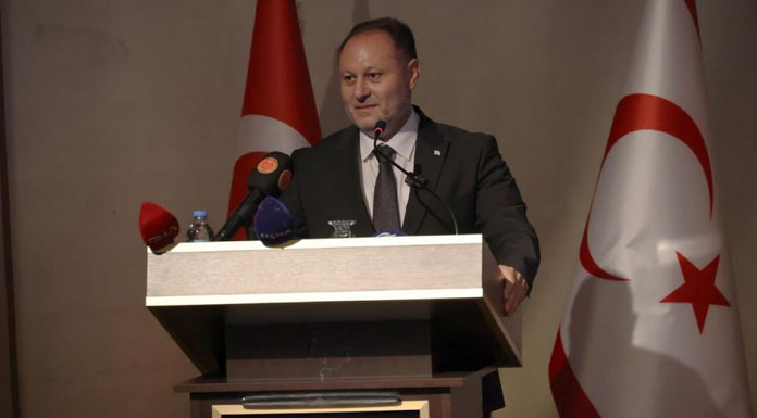 Öztürkler Mardin’de konferans verdi “Haritalar kalemle çizilir, sınırlar irade ile korunur”