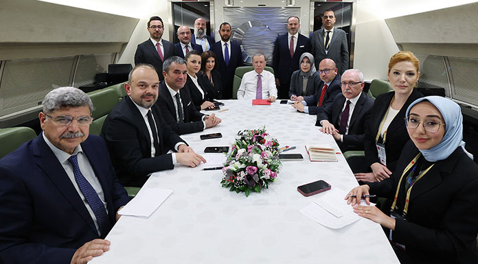 Erdoğan "Darbecilerin yazdığı anayasayla Türkiye geleceğe yürüyemez"