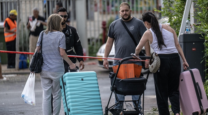 Tahliye edilen İngiliz vatandaşları Kıbrıs üzerinden İngiltere'ye götürülecek