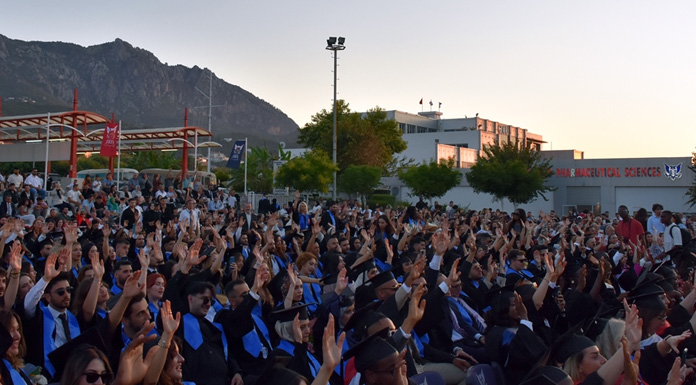 GAÜ mezunları diplomalarını aldı
