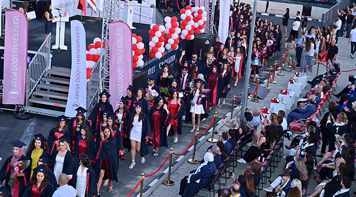 YDÜ'de Mezuniyet şöleni başladı