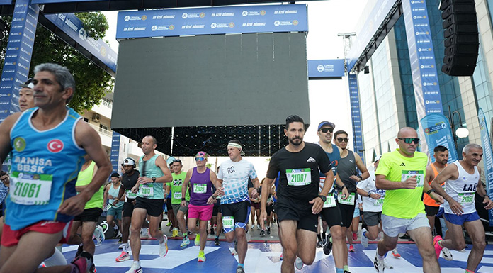 Maraton heyecanı başladı: 21 KM koşusuna start verildi!
