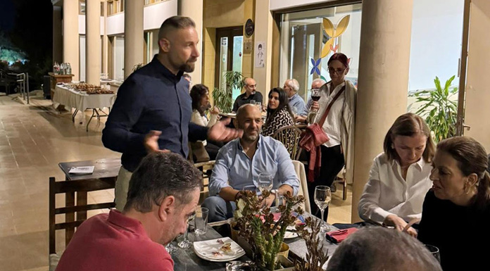 Dünya Öğretmenler Günü nedeniyle öğretmen sendikaları ara bölgede ortak etkinlik düzenledi