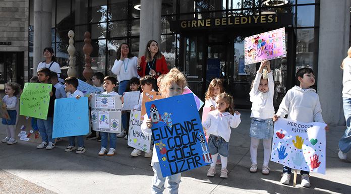 Minik öğrencilerden Girne Belediyesi'ne tatlı ziyaret