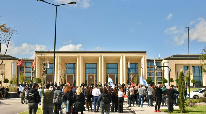 Meclis oturumu 19 saatin ardından kapatıldı