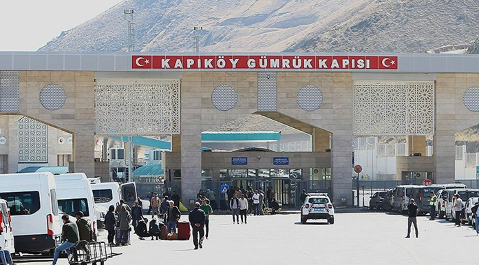 Türkiye-İran sınırındaki gümrük kapılarında günübirlik yolcu geçişleri durduruldu