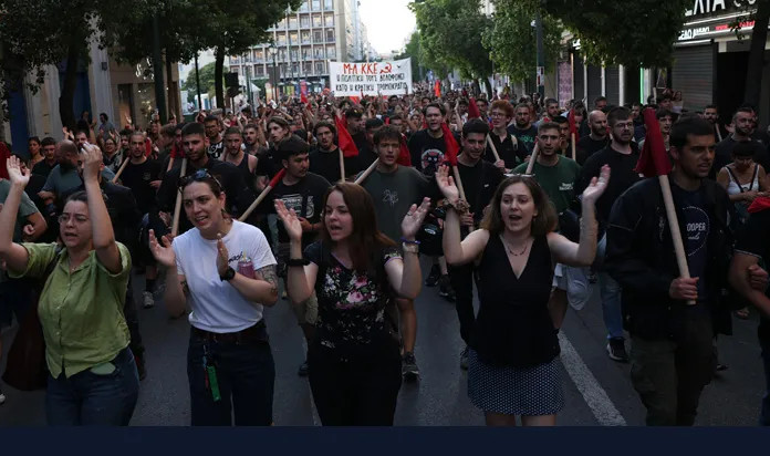 Yunanistan'da polise karşı binlerce kişi eylem yaptı